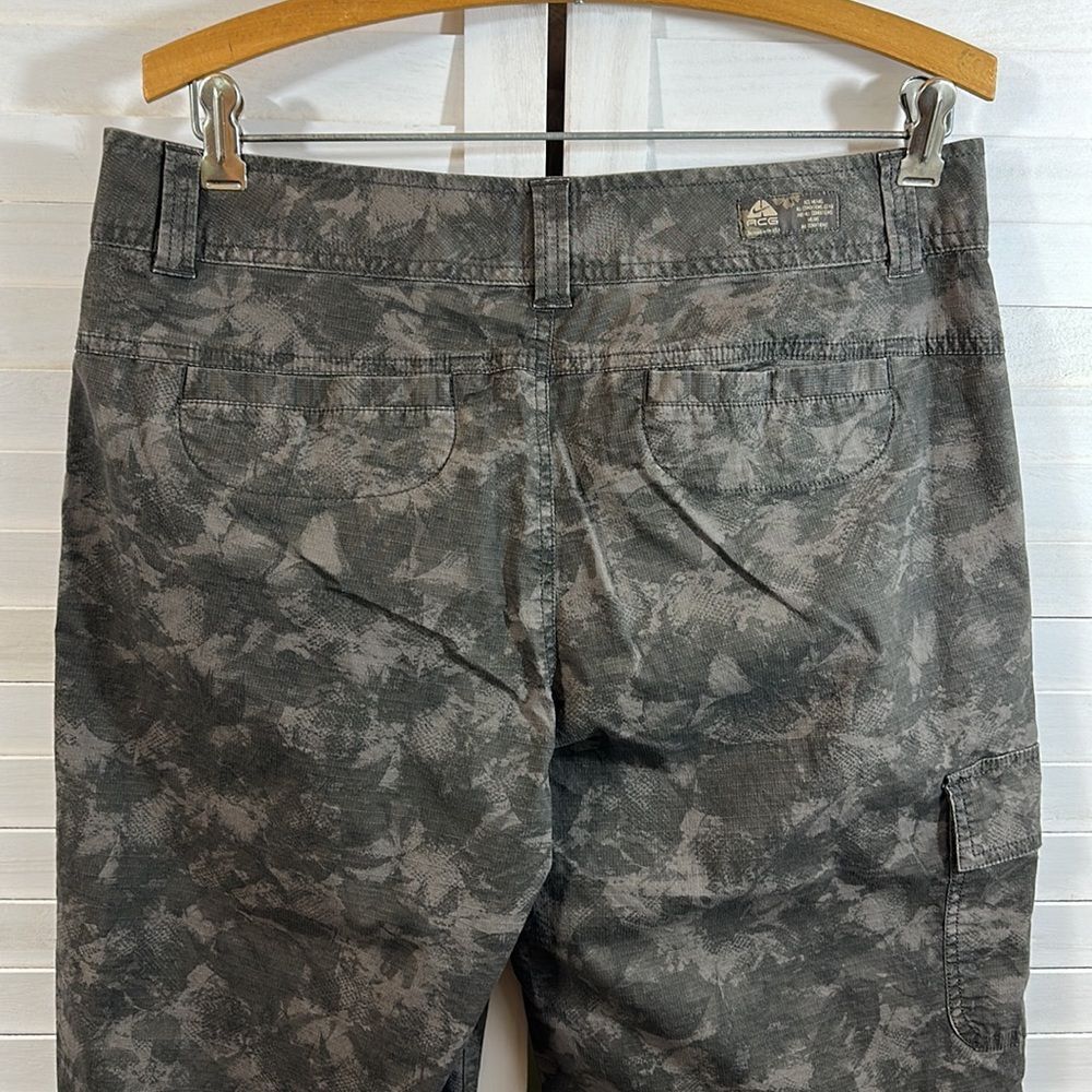 Nike ACG Capri Pants Size 8 Green Camo Cargo Hiking Athletic * - Picture 10 of 14